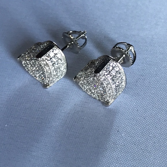 New! Heart Crystal Stud Earrings - Picture 5 of 8